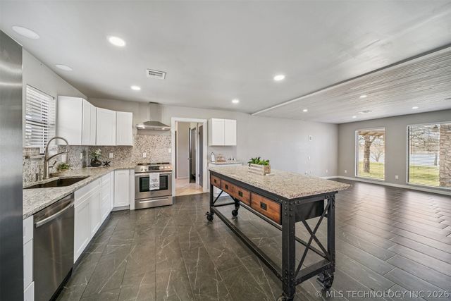 19805 S Lake Drive, Claremore, OK 74017