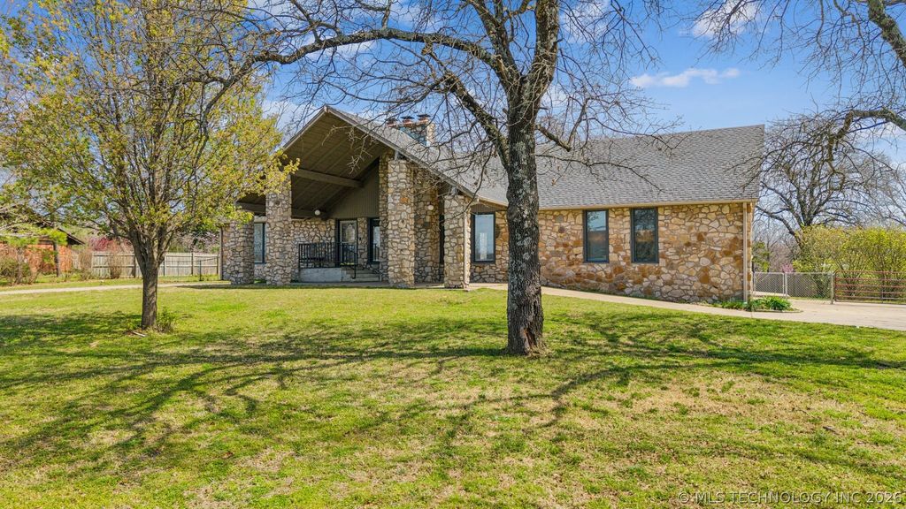 19805 S Lake Drive, Claremore, OK 74017