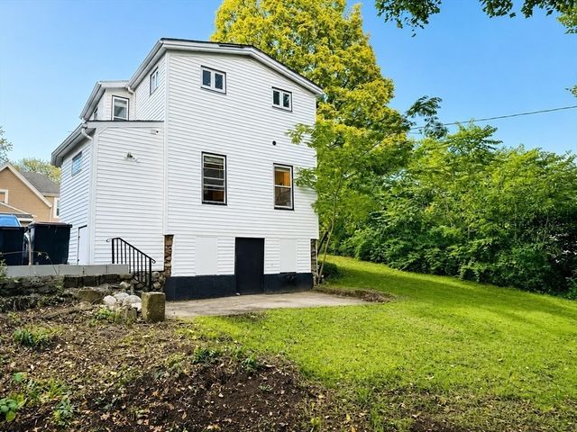 37 Hunt St, Brockton, MA 02302
