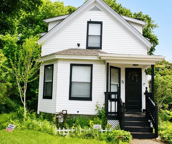 37 Hunt St, Brockton, MA 02302