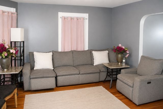 37 Hunt St, Brockton, MA 02302