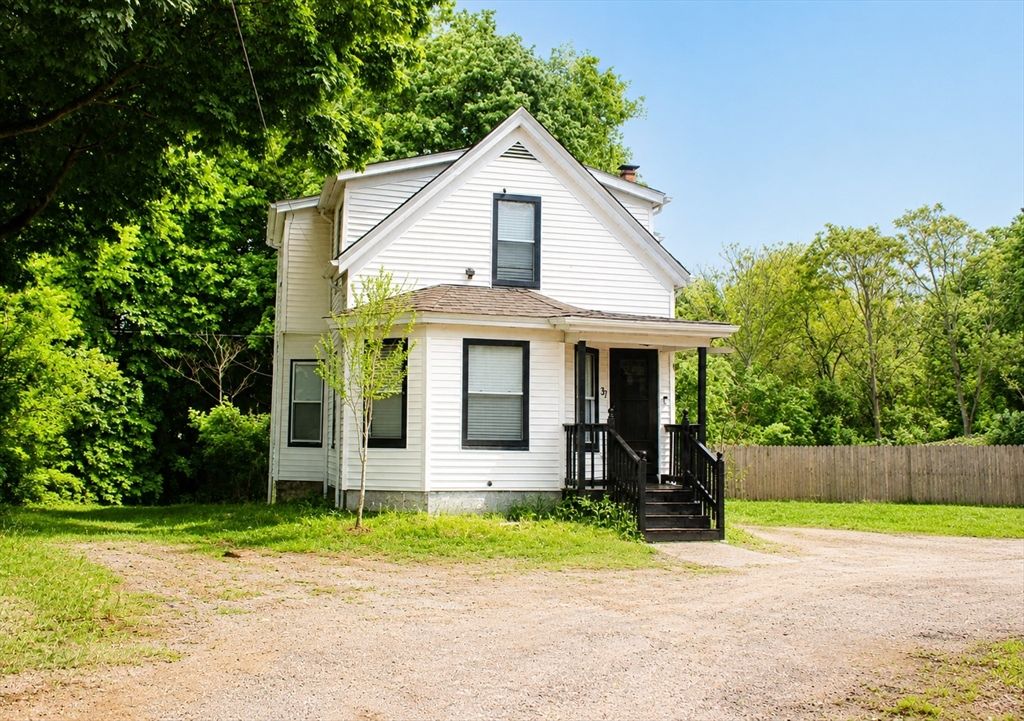 37 Hunt St, Brockton, MA 02302