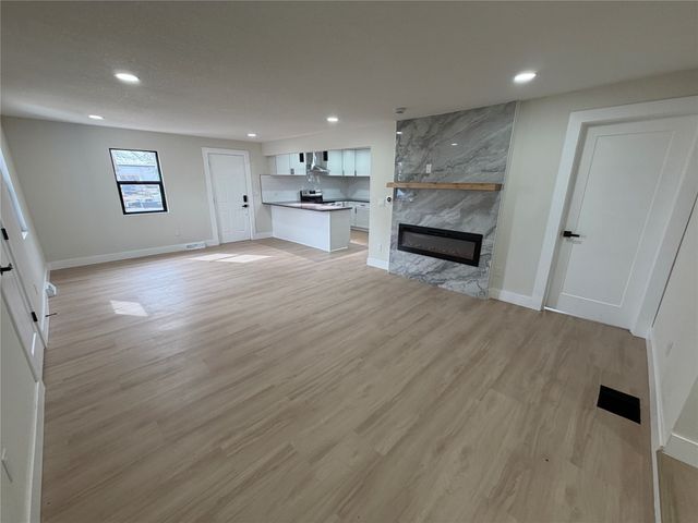 30 Elm Street, Carlisle, IA 50047