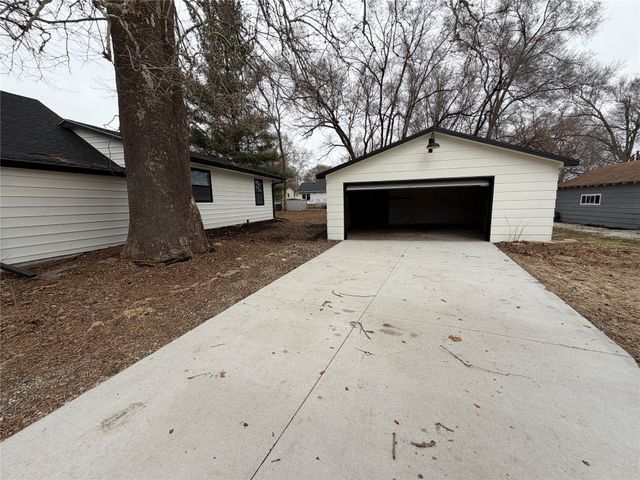 30 Elm Street, Carlisle, IA 50047