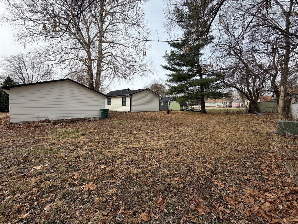 30 Elm Street, Carlisle, IA 50047