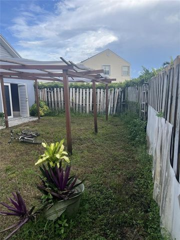 289 SW 159th Ln, Sunrise, FL 33326
