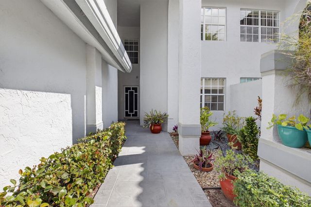 11586 Briarwood Circle 1, Boynton Beach, FL 33437