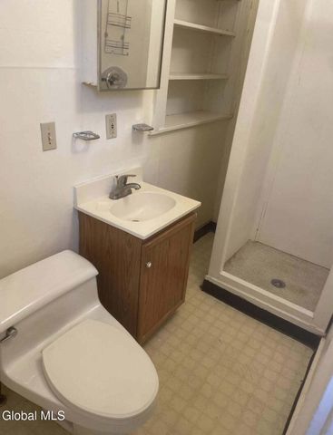 670 5th Avenue, Troy, NY 12182