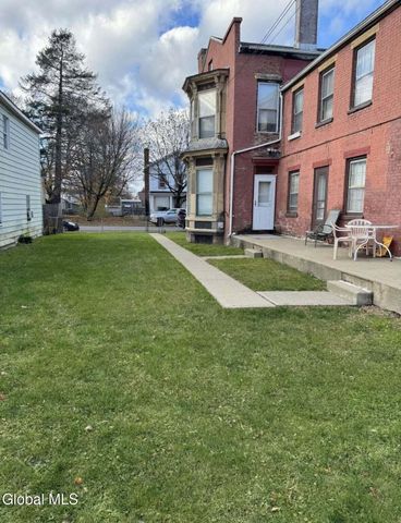 670 5th Avenue, Troy, NY 12182