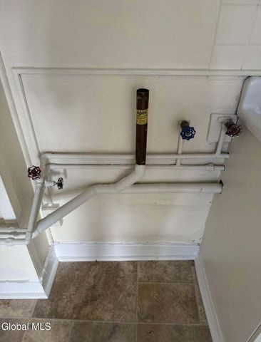 670 5th Avenue, Troy, NY 12182