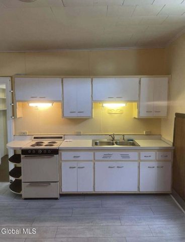 670 5th Avenue, Troy, NY 12182