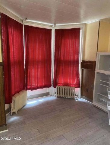 670 5th Avenue, Troy, NY 12182