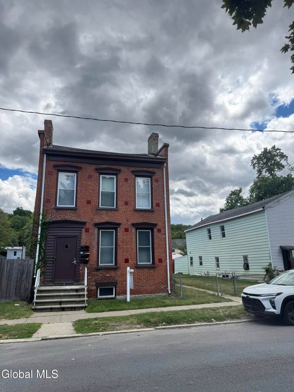 670 5th Avenue, Troy, NY 12182