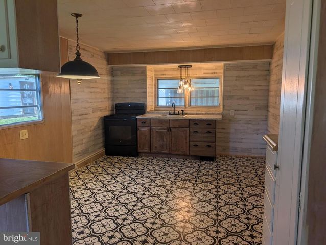 300 SAND BANK ROAD, Mount Holly Springs, PA 17065