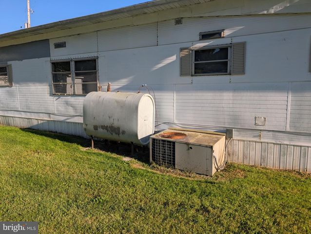 300 SAND BANK ROAD, Mount Holly Springs, PA 17065