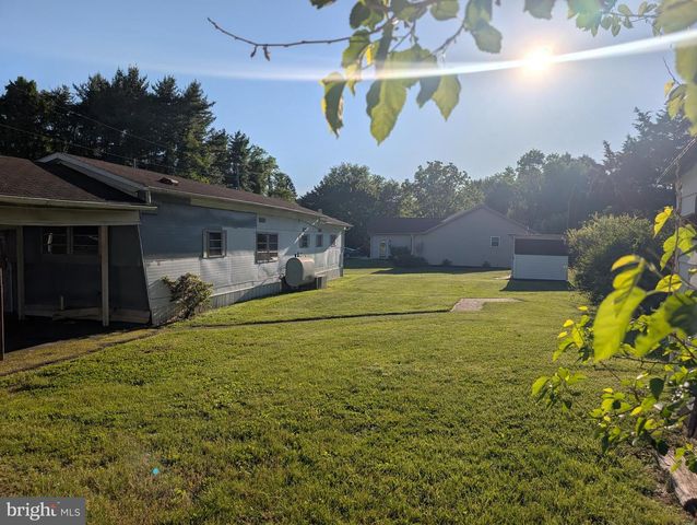 300 SAND BANK ROAD, Mount Holly Springs, PA 17065