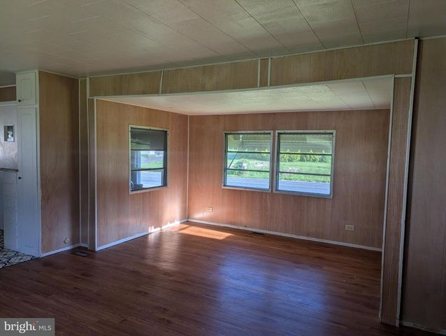 300 SAND BANK ROAD, Mount Holly Springs, PA 17065