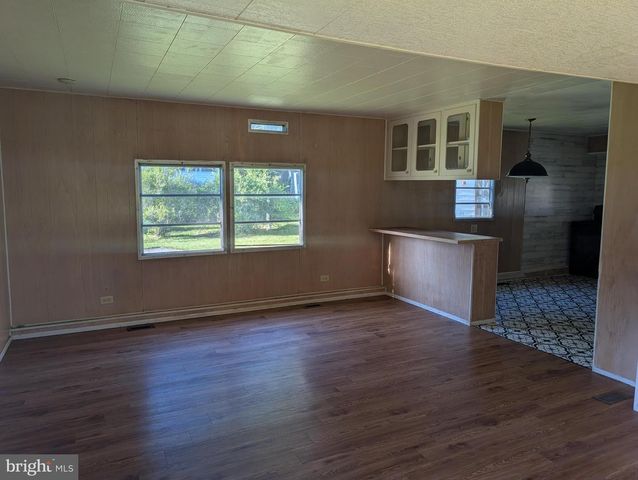 300 SAND BANK ROAD, Mount Holly Springs, PA 17065
