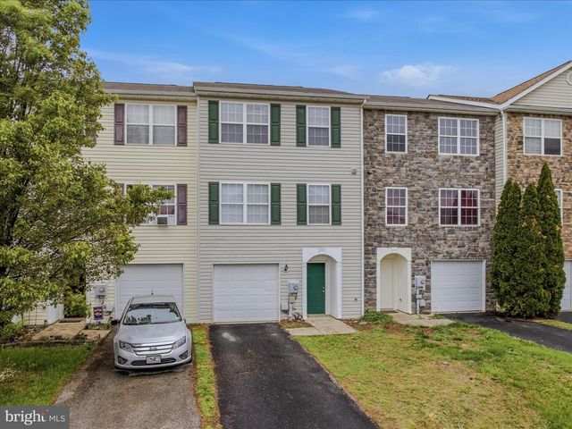 206 PONY CIR, Martinsburg, WV 25405