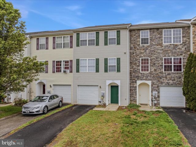 206 PONY CIR, Martinsburg, WV 25405