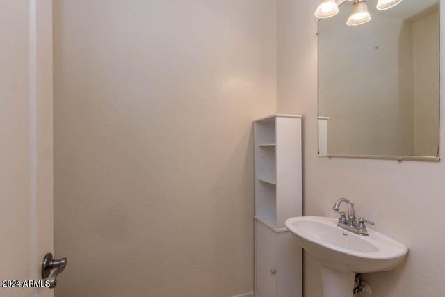 7242 W ELLIS Street, Laveen, AZ 85339