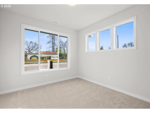 1145 Nw Charming Pl, Albany, OR 97321