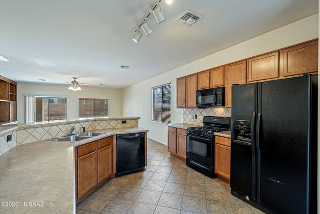 12850 E Red Iron Trail, Vail, AZ 85641