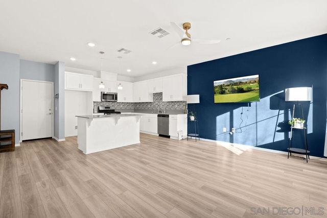 347 Sweet Pl, Fallbrook, CA 92028