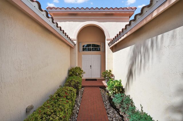 4042 Pinewood Lane, Weston, FL 33331