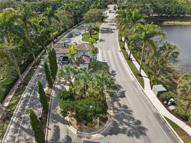 4042 Pinewood Lane, Weston, FL 33331