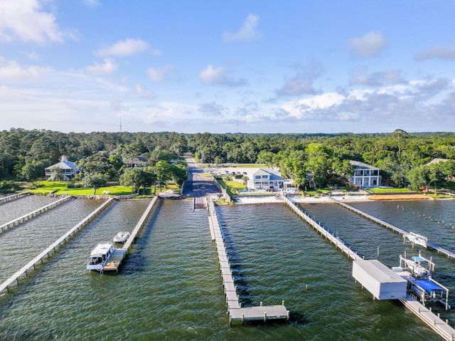 1652 Ponderosa Drive, Gulf Breeze, FL 32563