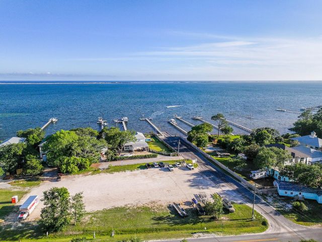 1652 Ponderosa Drive, Gulf Breeze, FL 32563