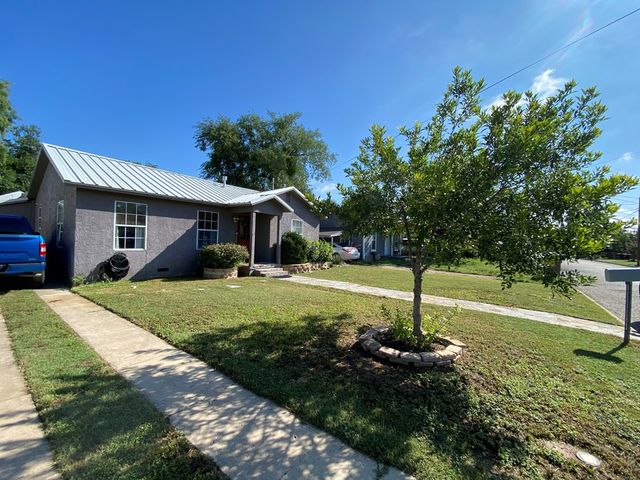 1858 W Twohig Avenue, San Angelo, TX 76901