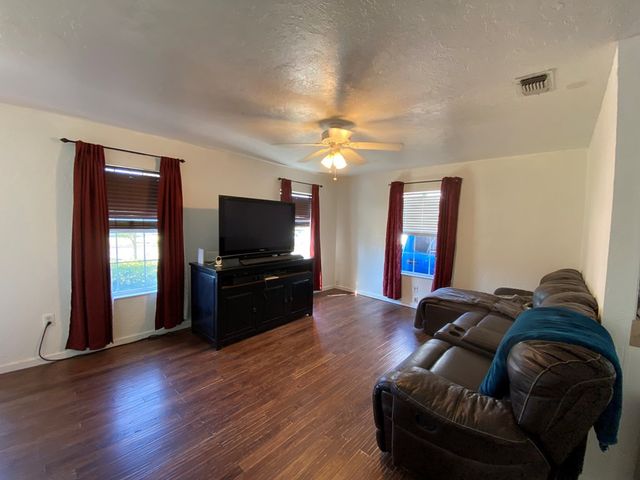 1858 W Twohig Avenue, San Angelo, TX 76901