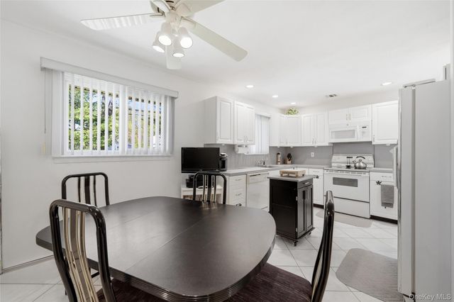 610 Beaver Lane, Ronkonkoma, NY 11779