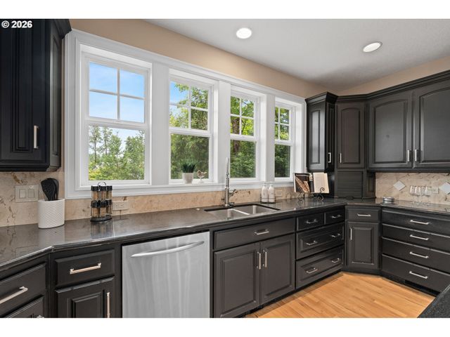 1033 Nw ELOISE Ln, Portland, OR 97229