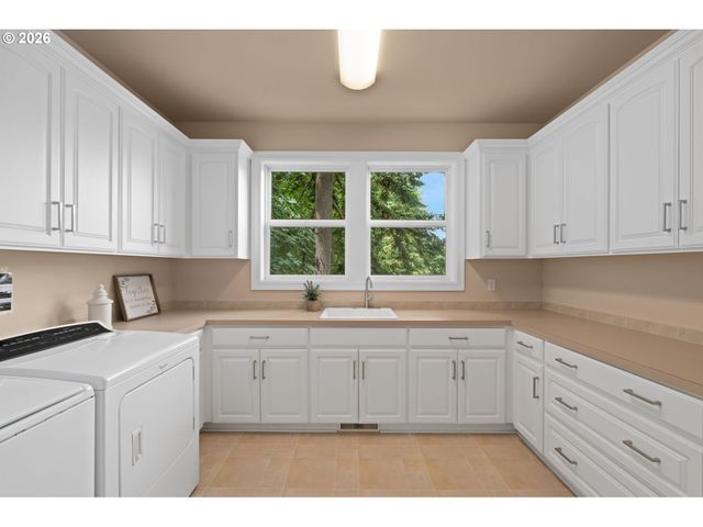 1033 Nw ELOISE Ln, Portland, OR 97229