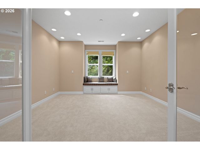 1033 Nw ELOISE Ln, Portland, OR 97229