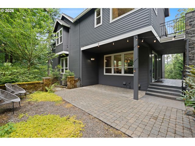 1033 Nw ELOISE Ln, Portland, OR 97229