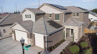 2756 N Douglas Avenue, Fresno, CA 93727