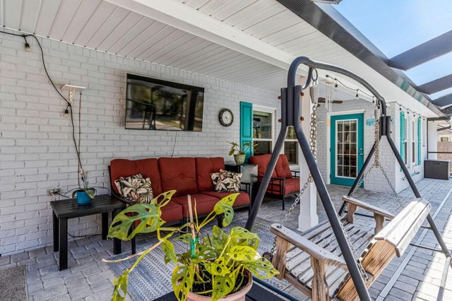 1677 Village Parkway, Gulf Breeze, FL 32563