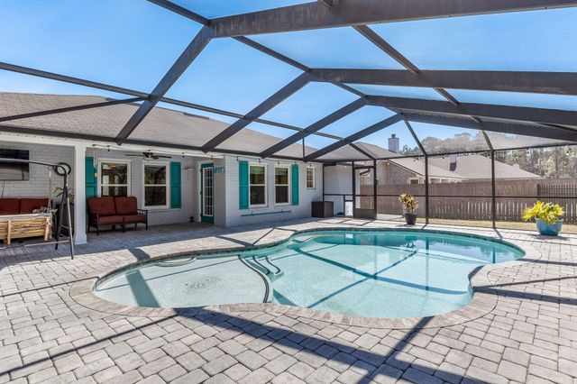 1677 Village Parkway, Gulf Breeze, FL 32563