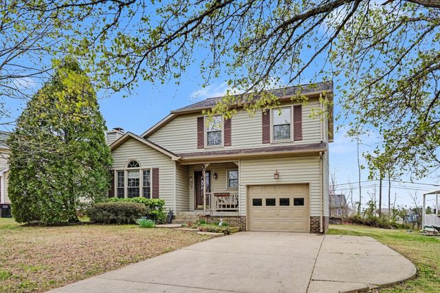 2102 Single Tree Dr, Clarksville, TN 37040