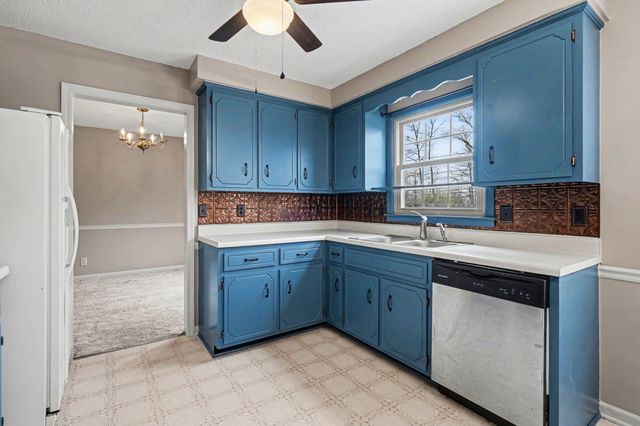 2102 Single Tree Dr, Clarksville, TN 37040