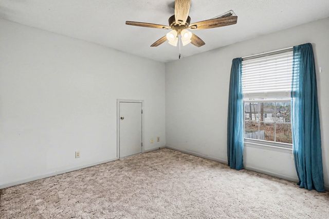 2102 Single Tree Dr, Clarksville, TN 37040