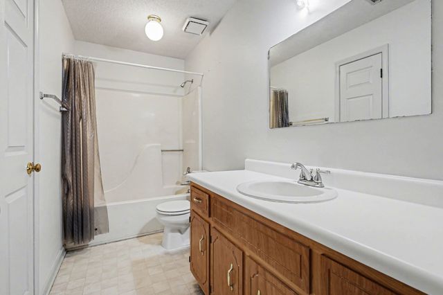 2102 Single Tree Dr, Clarksville, TN 37040