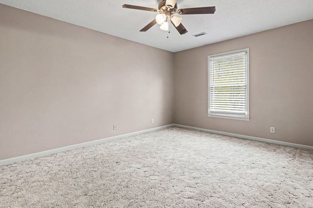 2102 Single Tree Dr, Clarksville, TN 37040