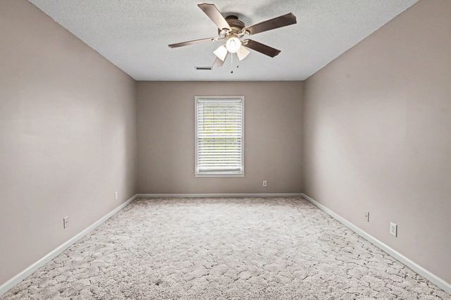 2102 Single Tree Dr, Clarksville, TN 37040