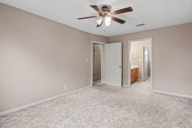 2102 Single Tree Dr, Clarksville, TN 37040