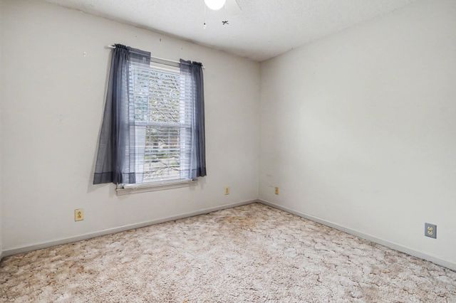 2102 Single Tree Dr, Clarksville, TN 37040